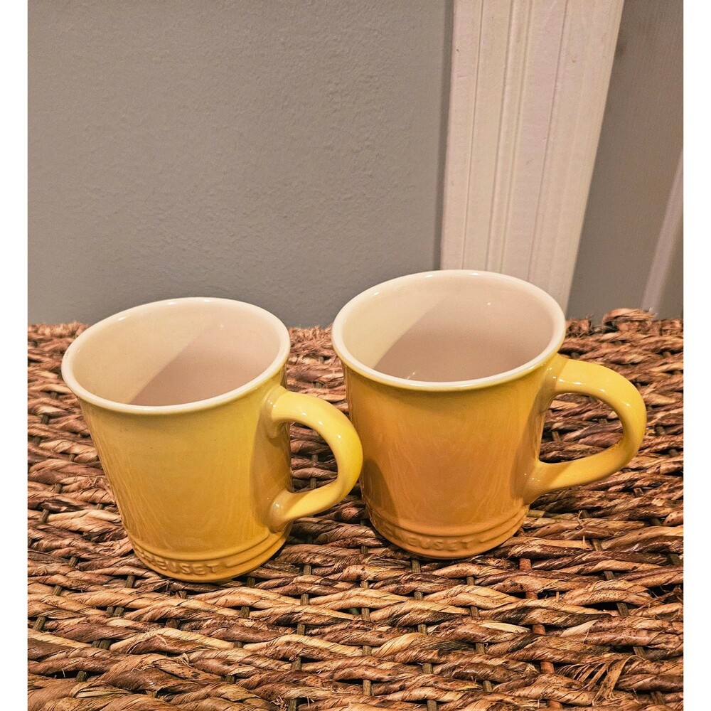 Le Creuset Stoneware Set of 2  DIJON Mugs RETIRED And Spoon Rest